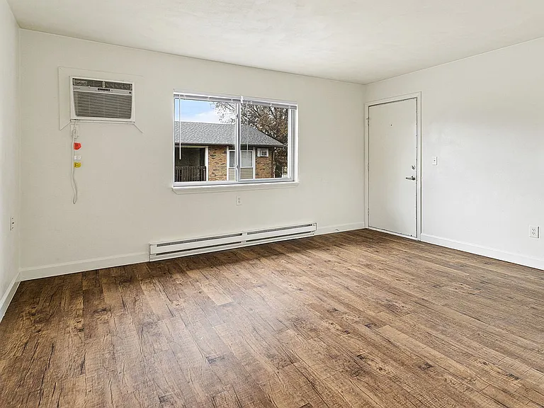 Green Door Apartments — Photo 28