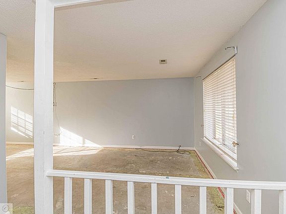 3rd image of 306 Gainey Dr