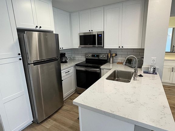 4th image of 1801 Diamond St Unit 225