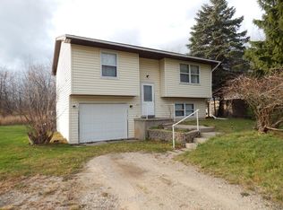 355 River Rd NW, Sparta, MI 49345