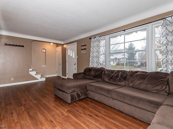 3rd image of 4939 Edsal Dr