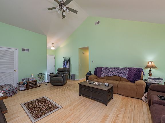 5th image of 38387 N Manor Ave