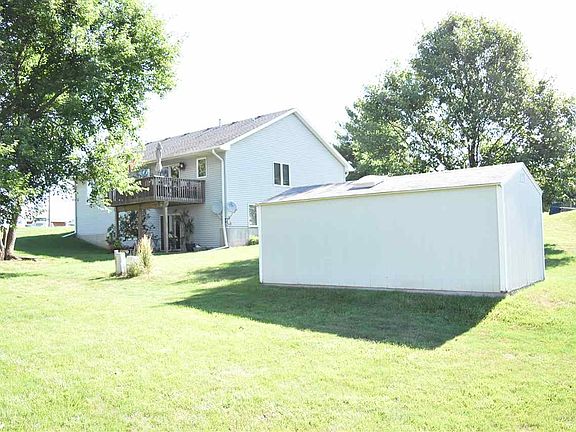 3rd image of 102 Cherry Cir