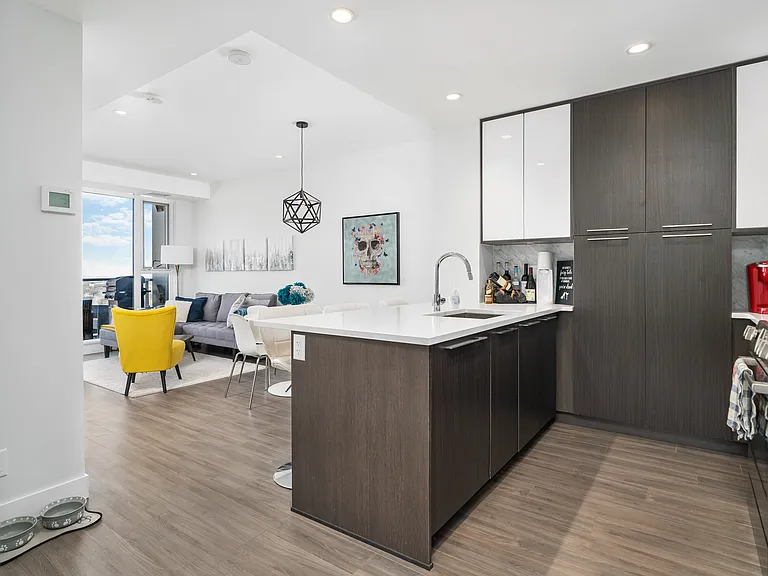 930 16th Ave SW #1704 — Photo 5