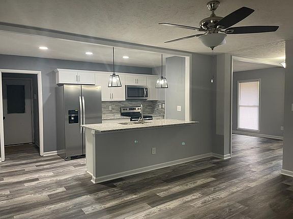 3rd image of 944 Inglewood Ln