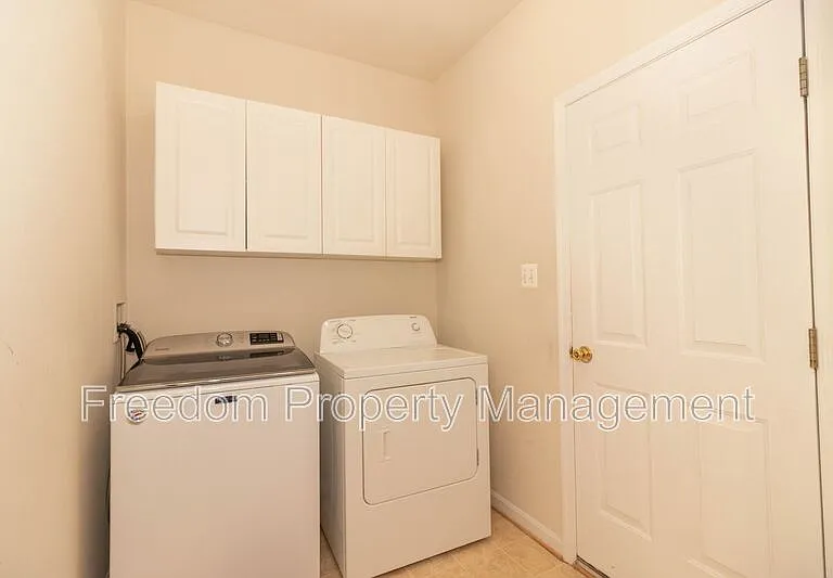 6758 Sutton Oaks Way — Photo 38