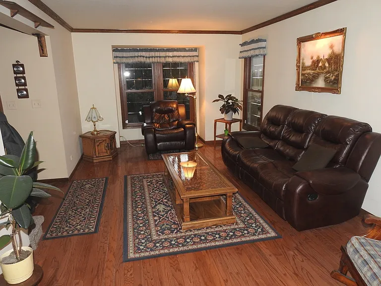 1162 Sandhurst Dr — Photo 3