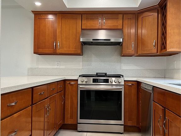 3rd image of 4018 W 5th St APT K