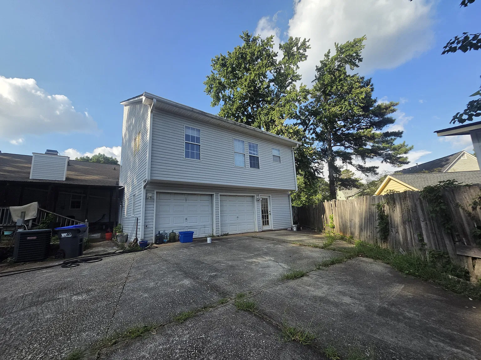 8 bed, 4110 sqft, $3,400 — Photo 2