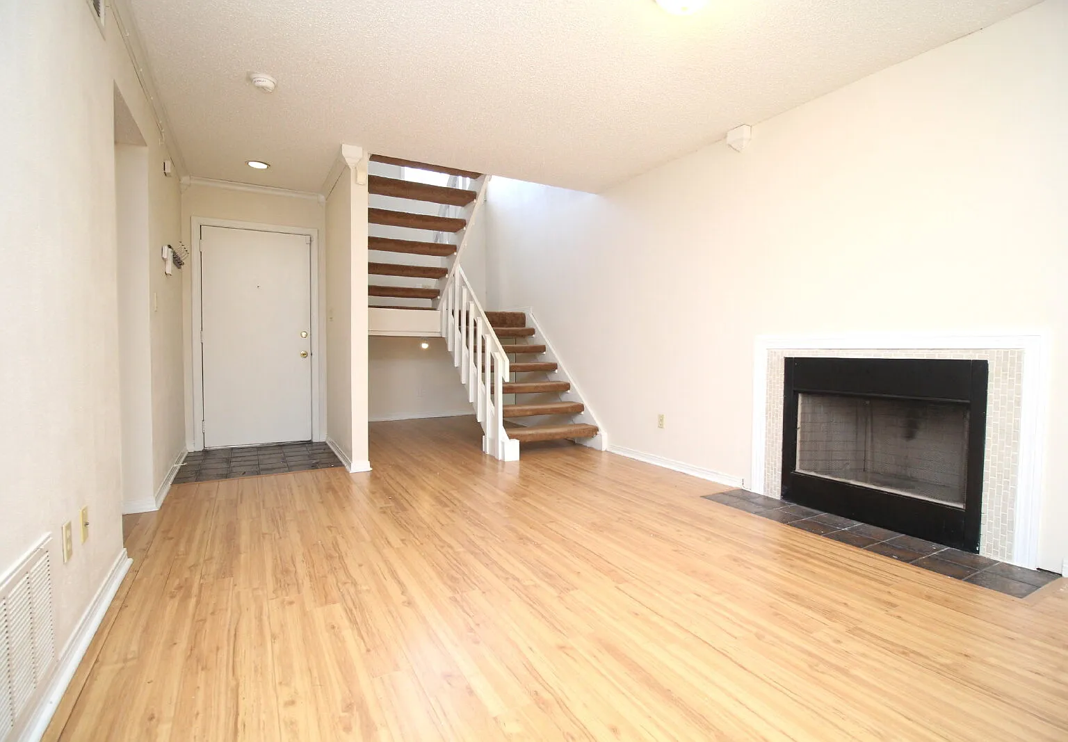 2 bed, 2.0 bath, 1256 sqft, $1,575 — Photo 4