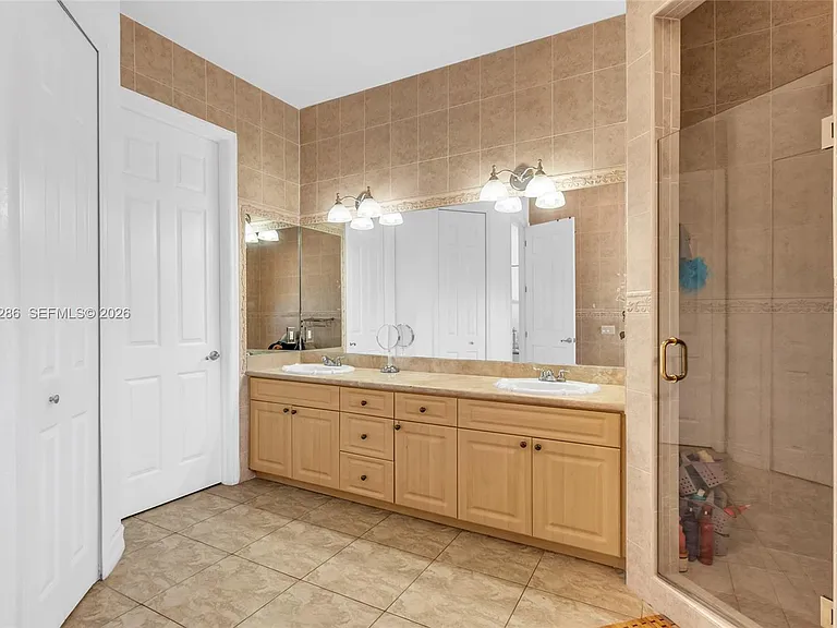 8135 NW 164th Ter — Photo 27