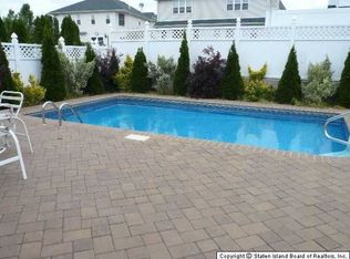 65 Covington Cir, Staten Island, NY 10312