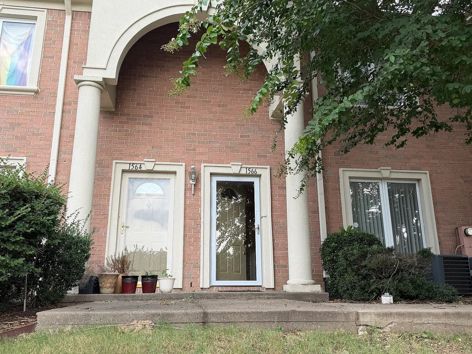 2 bed, 2.5 bath, 1400 sqft, $1,800 — Photo 1