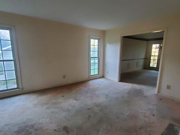 2nd image of 102 Madison Point Pl