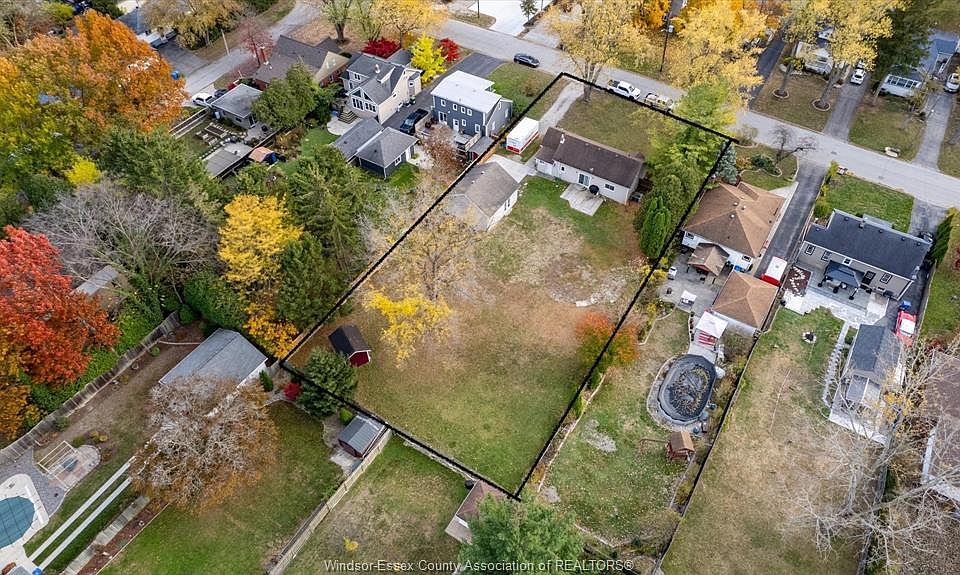 1st image of 576 Ducharme St