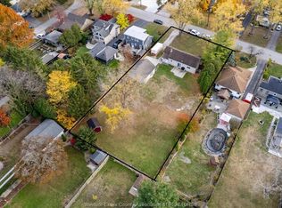576 Ducharme St, Windsor, ON N9G1K4