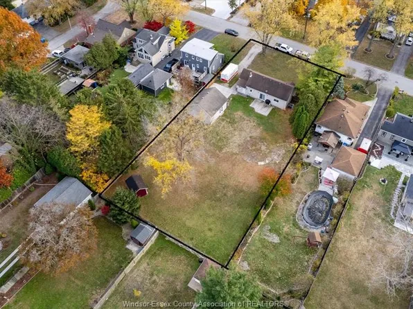 576 Ducharme St, Windsor, ON N9G 1K4