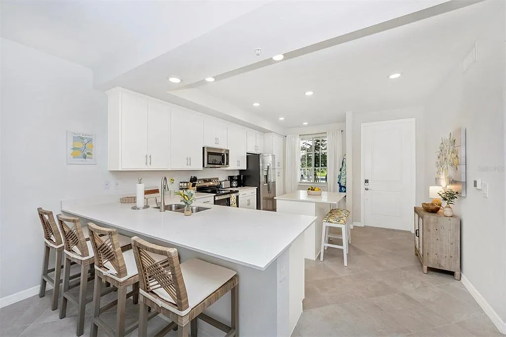 2 bed, 2.0 bath, 1120 sqft, $2,250 — Photo 2