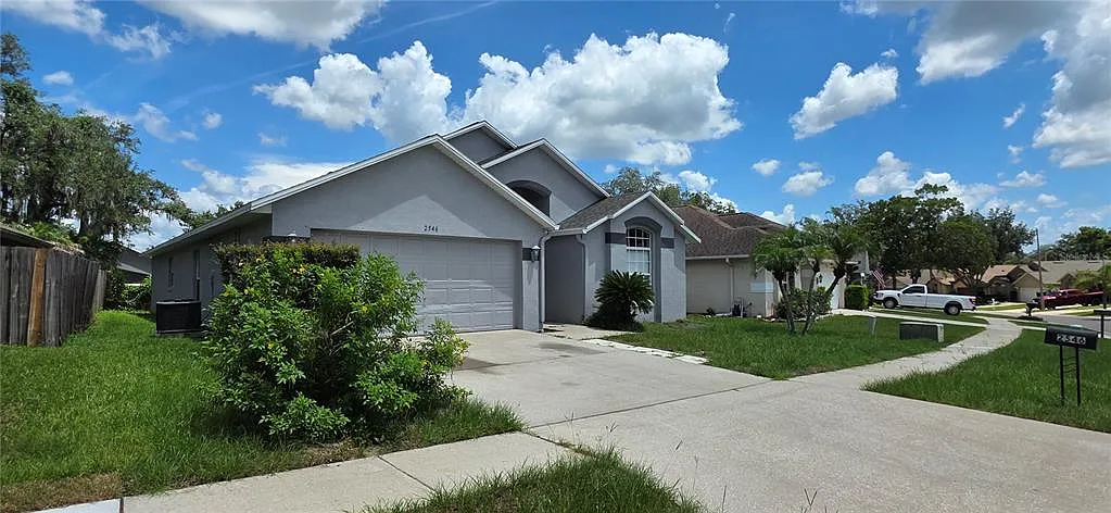3 bed, 2.0 bath, 1631 sqft, $2,195 — Photo 2
