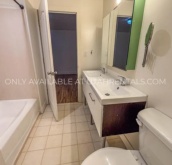960 N Eastview Dr — Photo 44