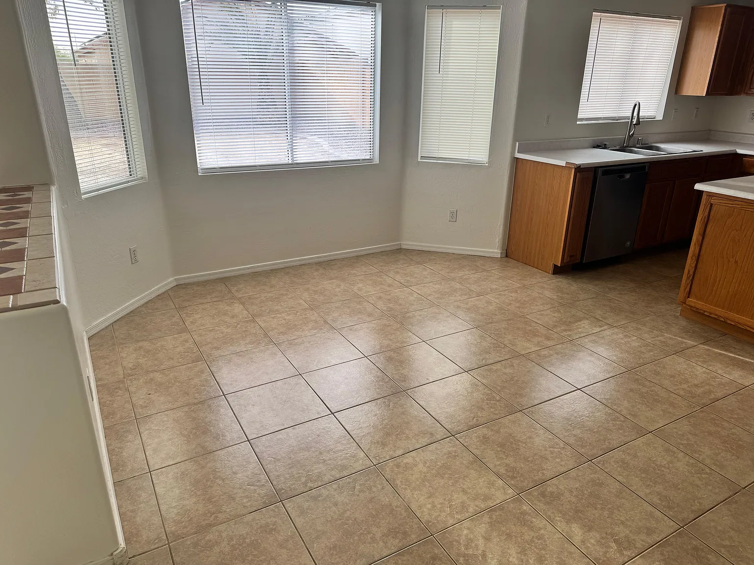 3 bed, 2.5 bath, 1794 sqft, $1,750 — Photo 3