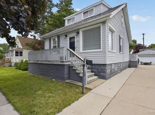 1871 7th St, Wyandotte, MI 48192
