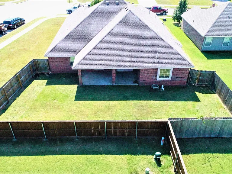 3328 E Fairmont St — Photo 3