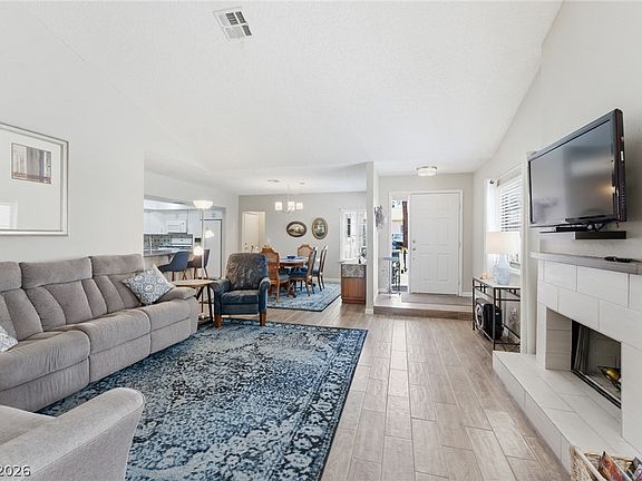 5th image of 586 Cervantes Dr