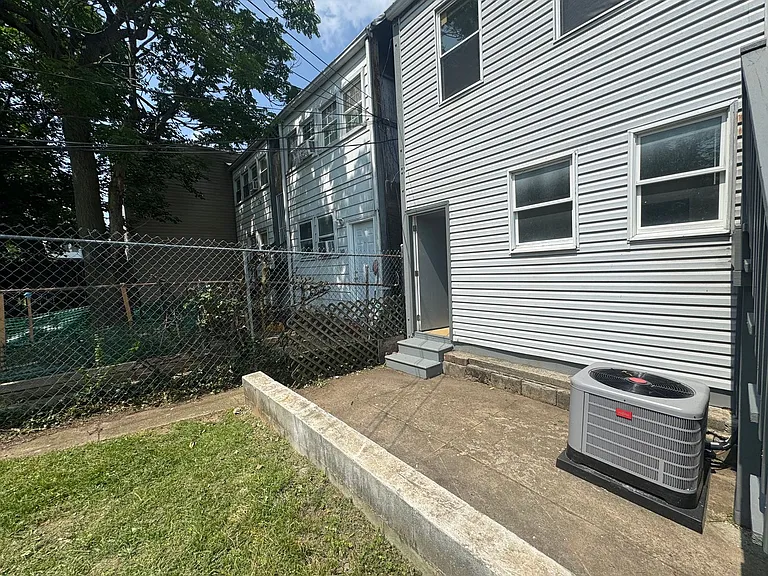 4025 Kansas — Photo 11