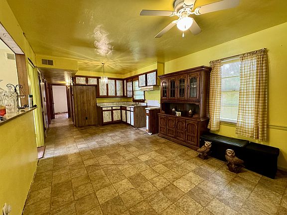 3rd image of 1021 Magette St