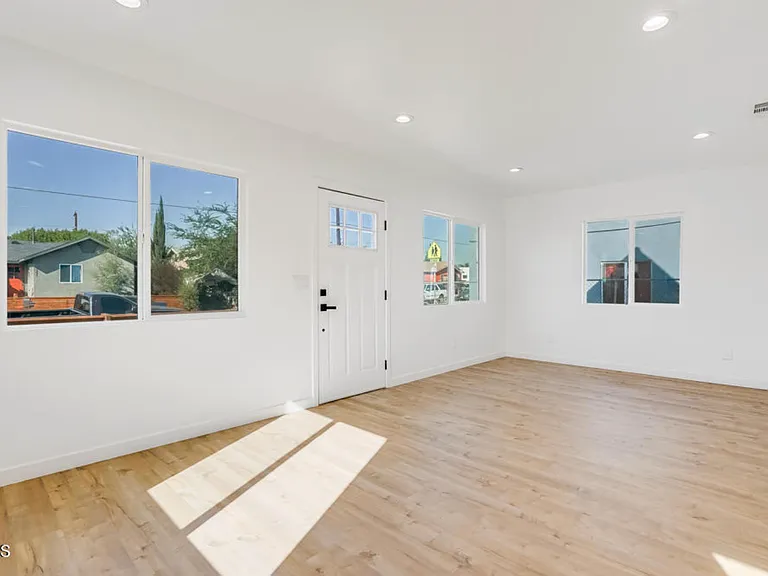 1330 Fraser Ave — Photo 3