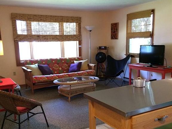 Living room w/bay window