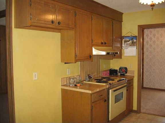 Eat-in kitchen