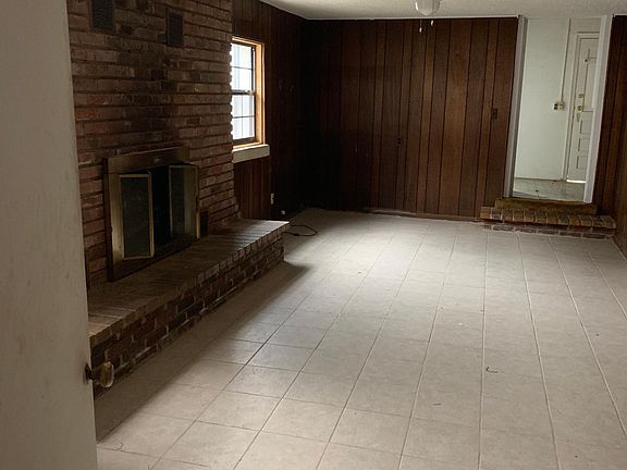 3rd image of 742 SE Binkley St
