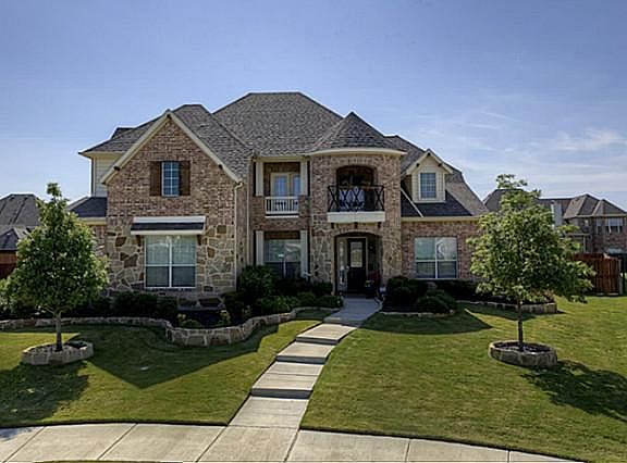 2nd image of 670 Winterberry Ln