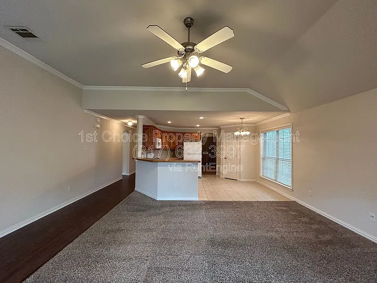 1835 Woodchase Dr — Photo 10