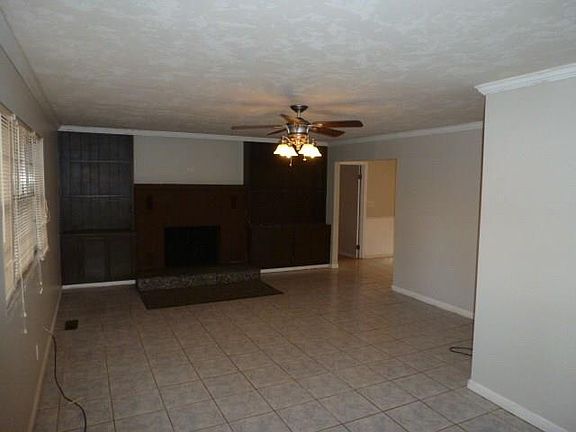 3rd image of 3211 White Oak St