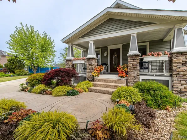 61 Cutting Dr, Troy, MI 48085