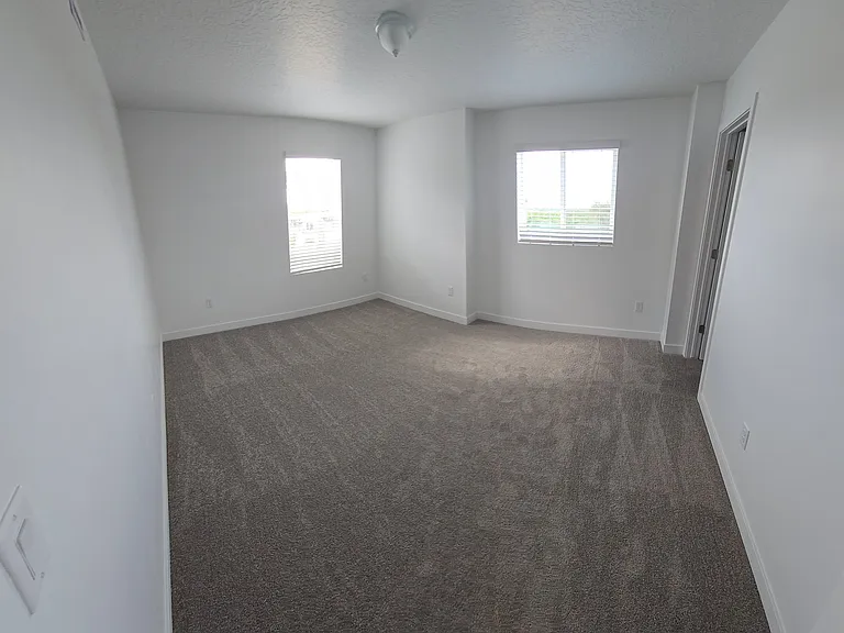 684 W Empress St — Photo 14