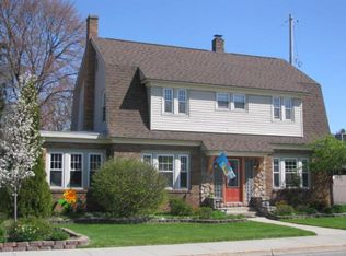 214 W Bay St, East Tawas, MI 48730