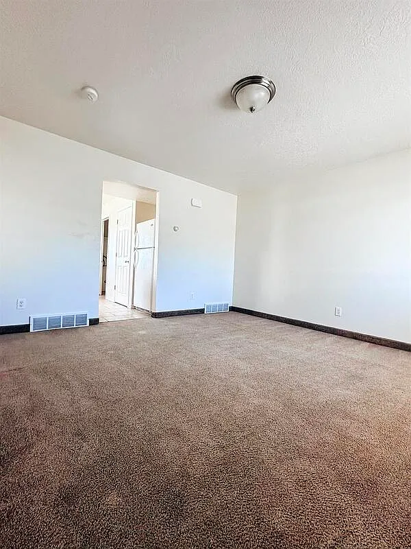 2 bed, 1.5 bath, 1140 sqft, $1,075 — Photo 2