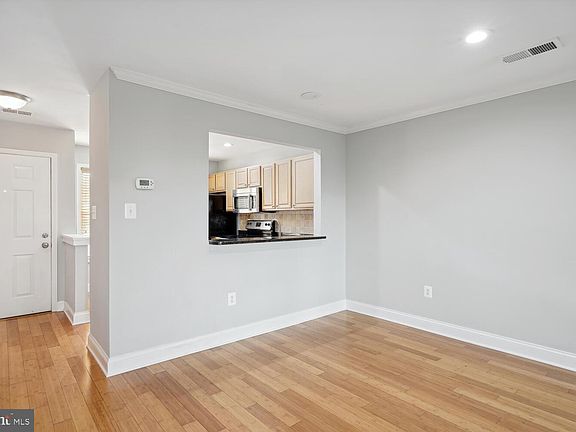 4th image of 2805 Yarling Ct #2805