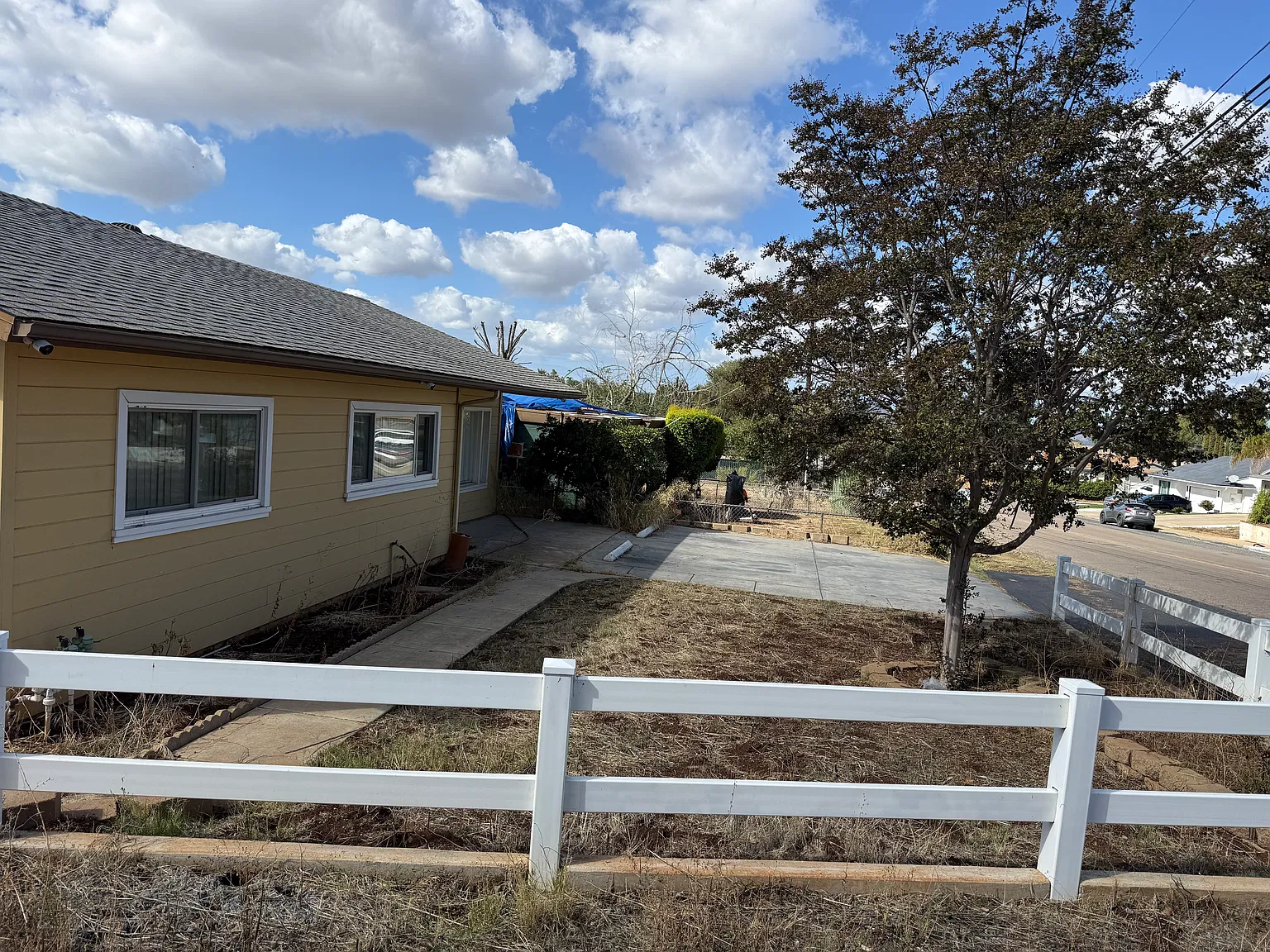 1077 E Bradley Ave E — Photo 2