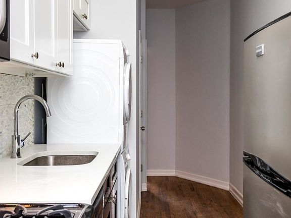 2nd image of 1348 Willoughby Ave APT 3R