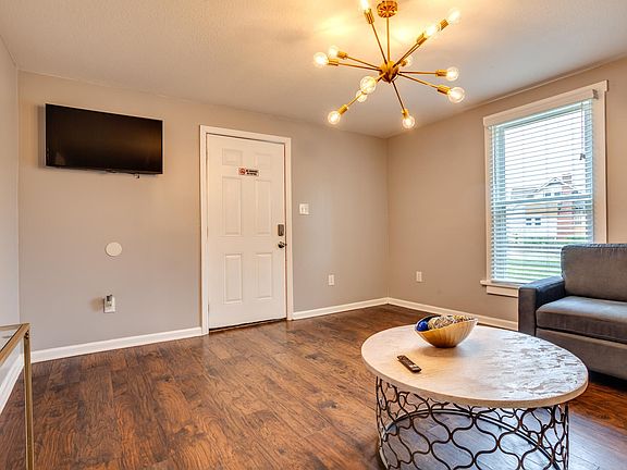 4th image of 2206 Parkview Ave #1