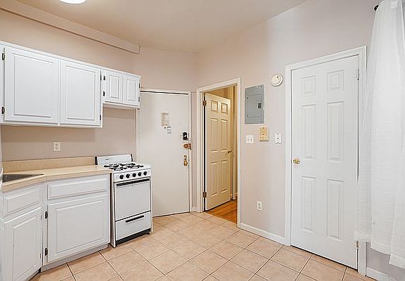 3rd image of 306 E 83rd St APT 5D