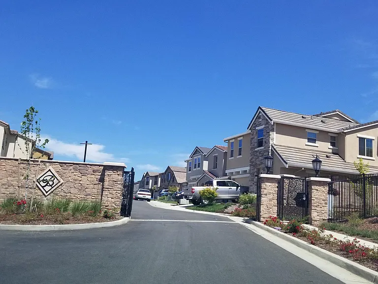 8013 Avanti Dr — Photo 2