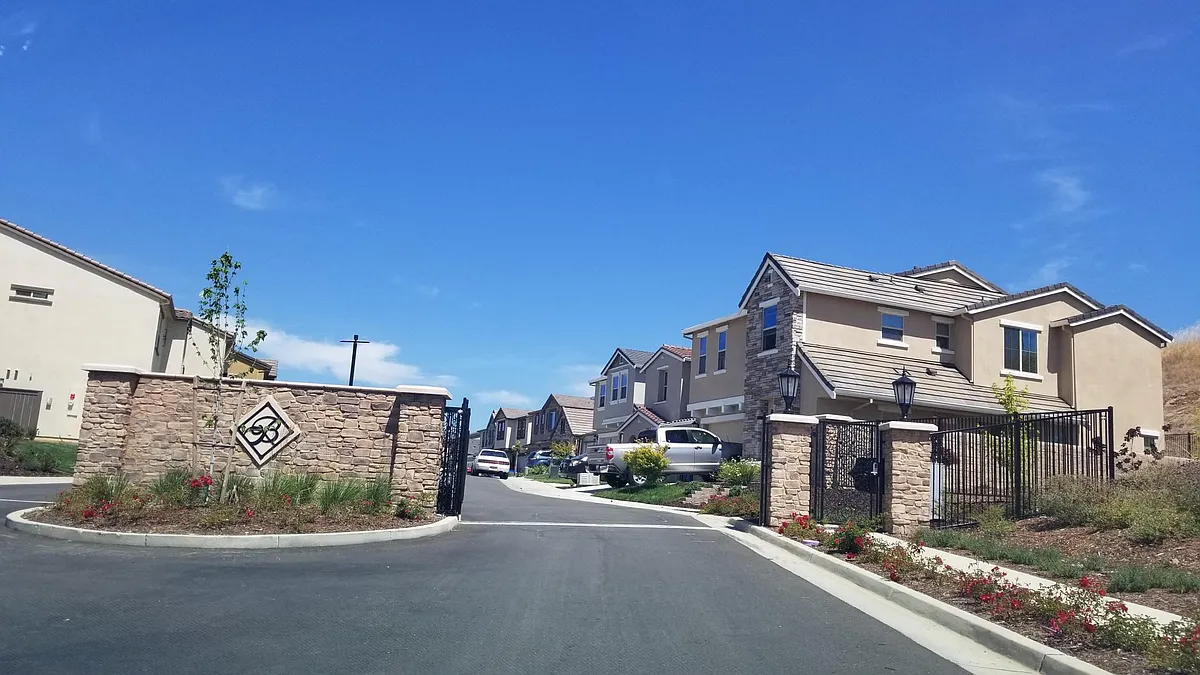Building Photo - 8013 Avanti Dr