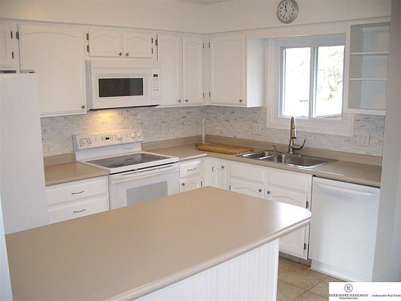 5th image of 14914 Olive St