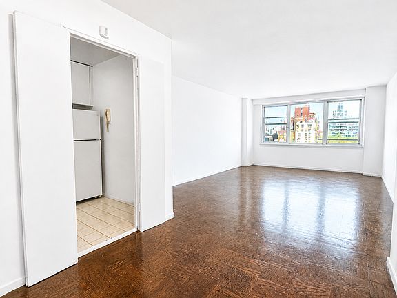 5th image of 360 W 22nd St APT 10C